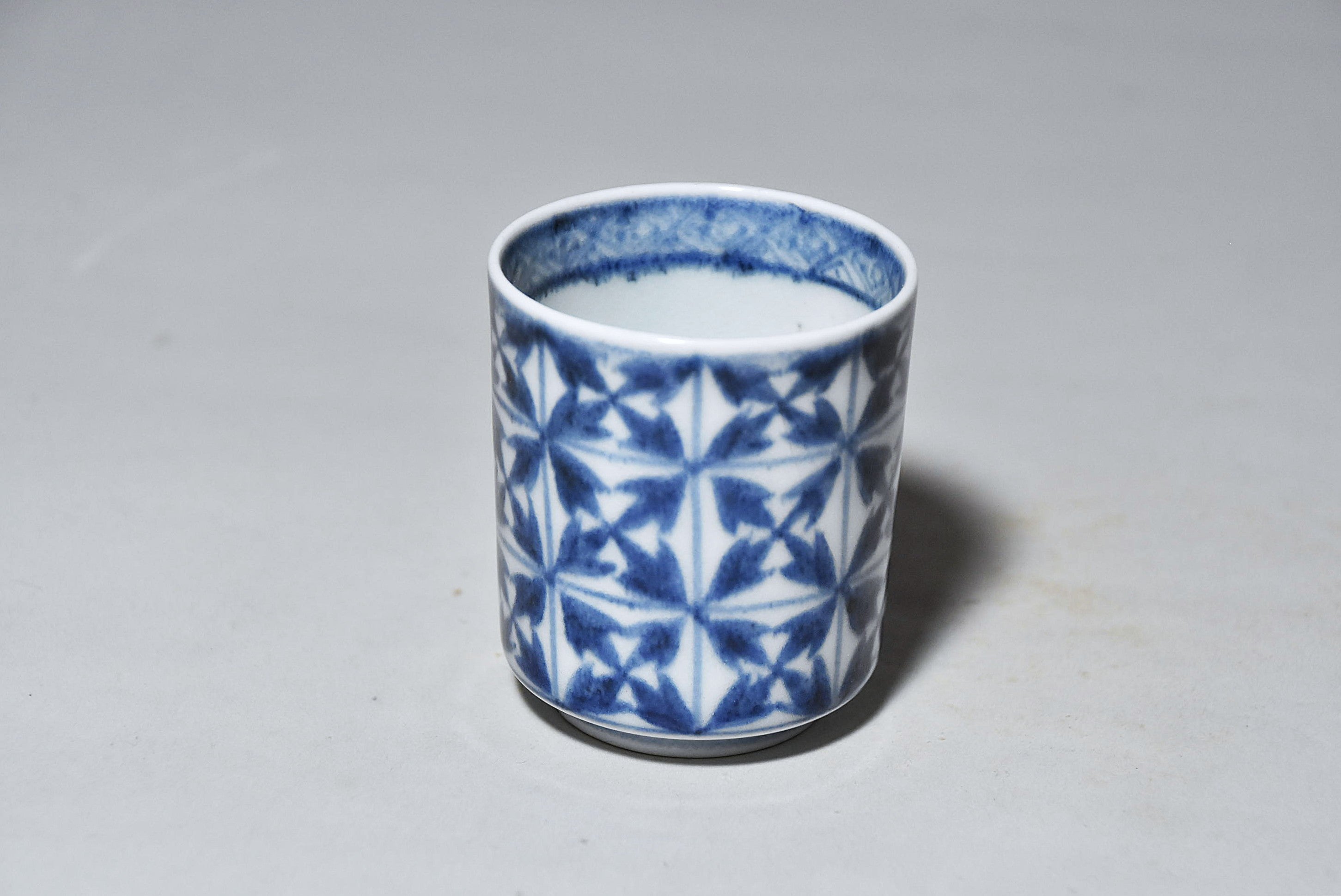 古伊万里筒猪口その1（江戸時代） – 青花の会｜seikashop