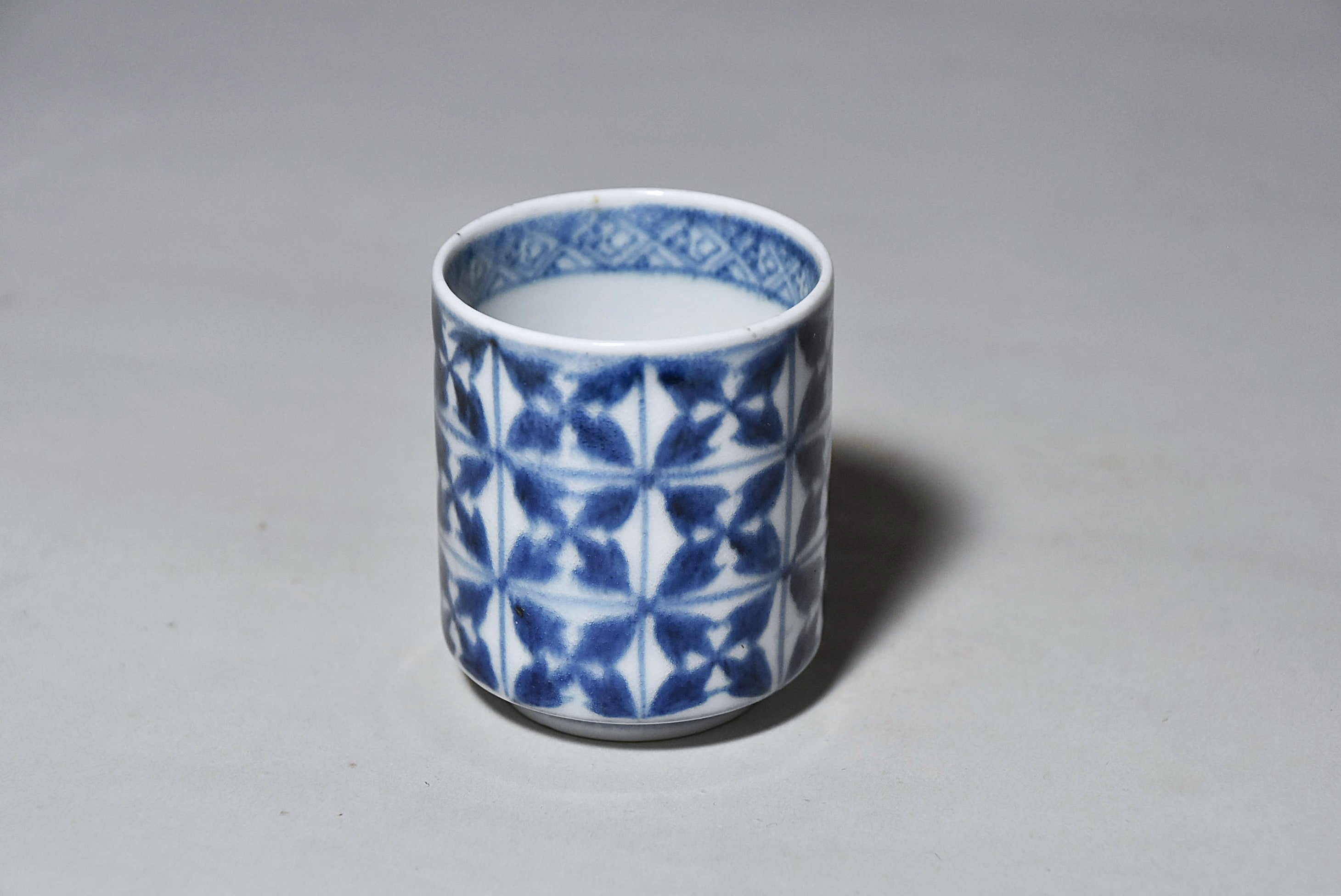 古伊万里筒猪口その2（江戸時代） – 青花の会｜seikashop