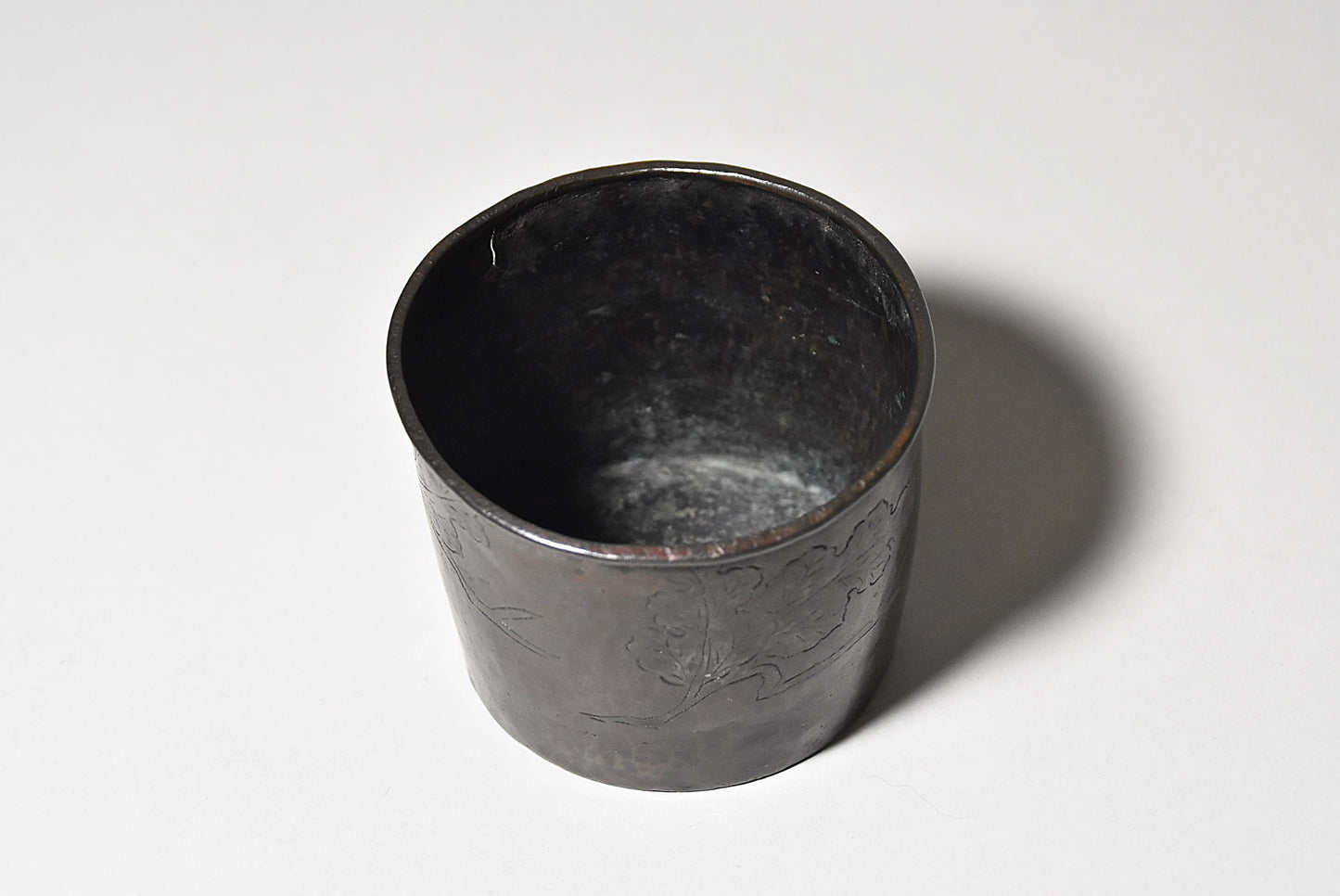 古銅菊文碗（江戸時代）