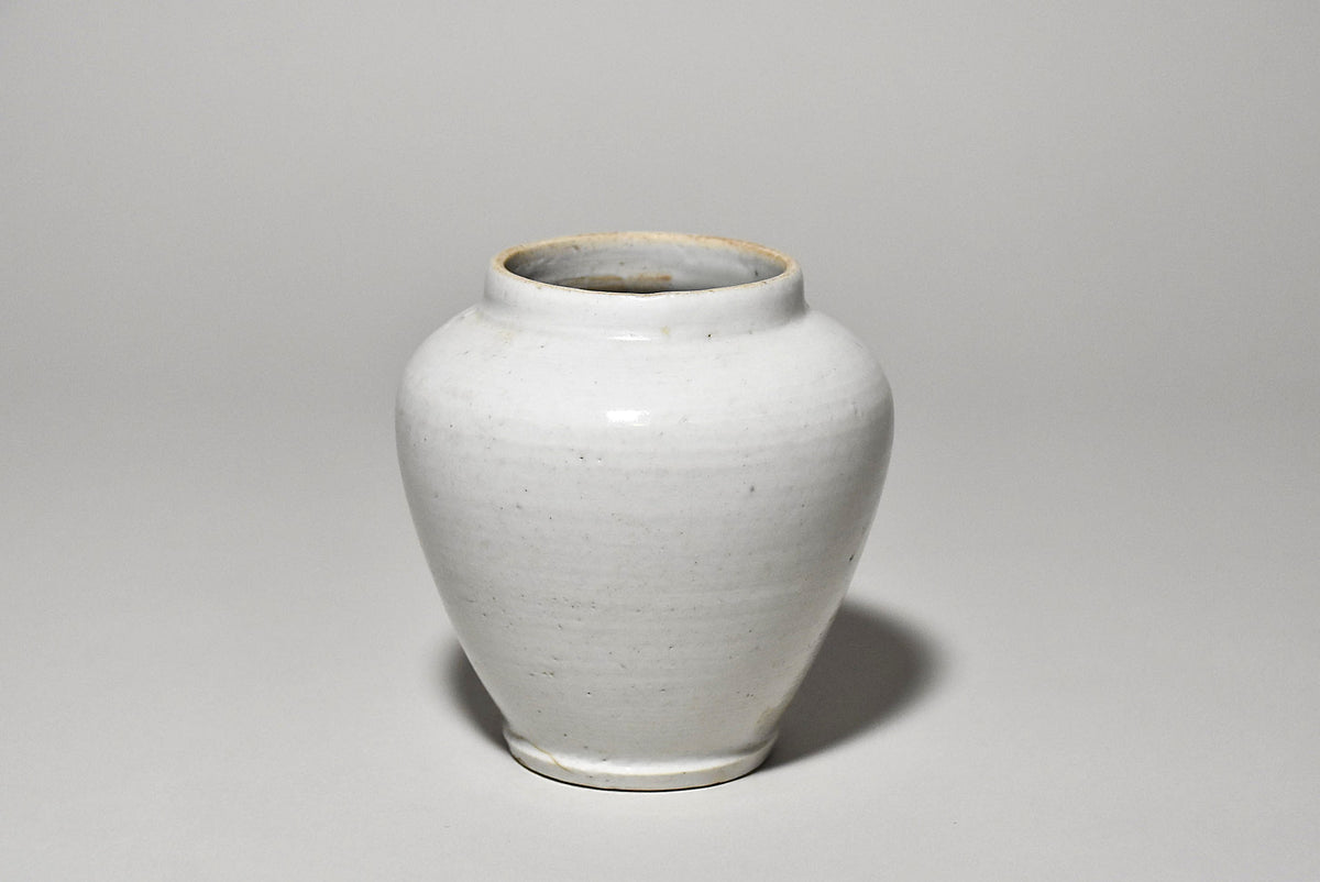 古伊万里白磁小壺（江戸時代）