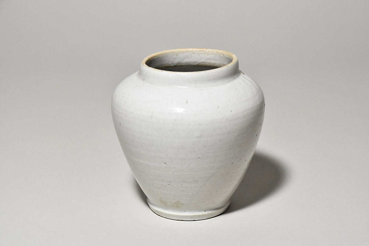 古伊万里白磁小壺（江戸時代）