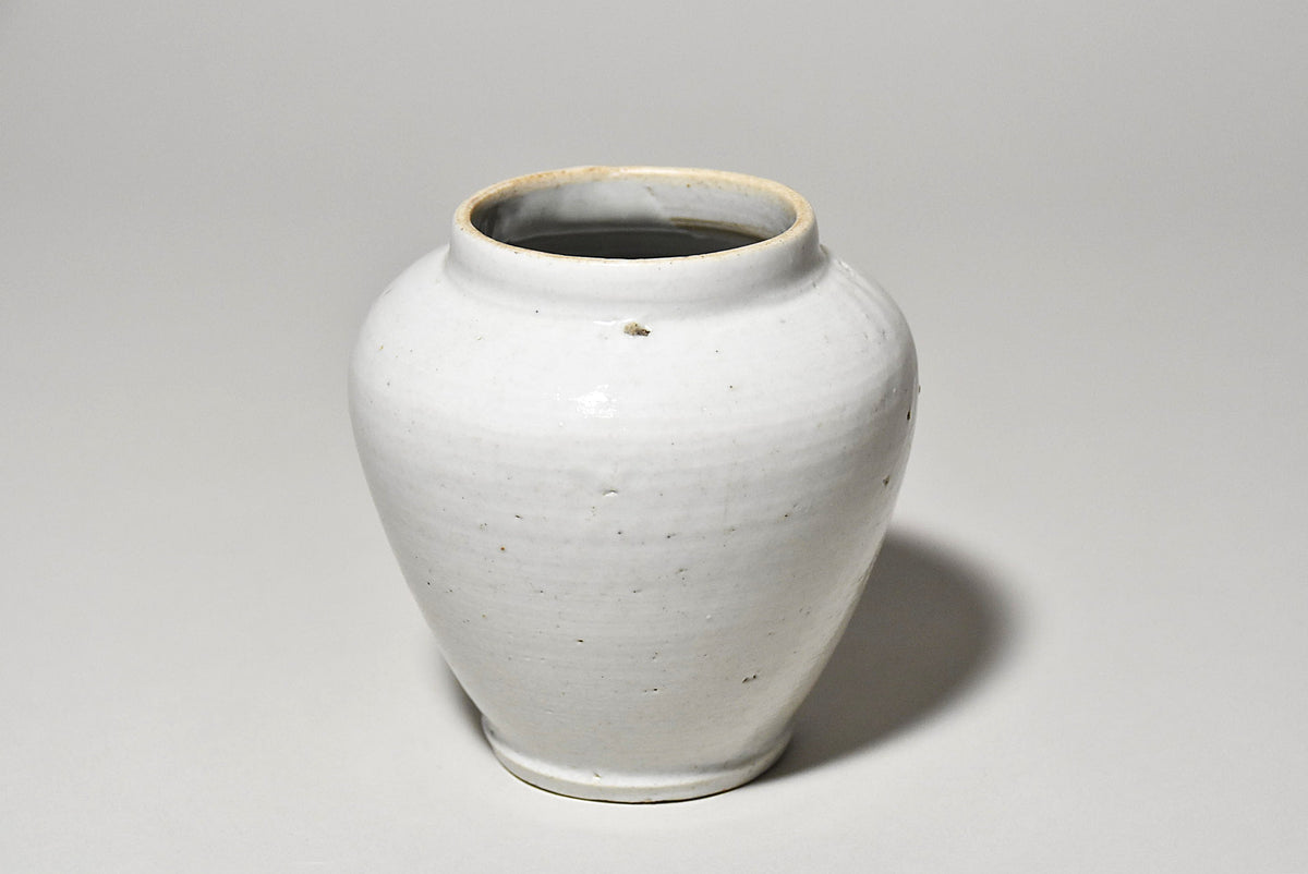 古伊万里白磁小壺（江戸時代）
