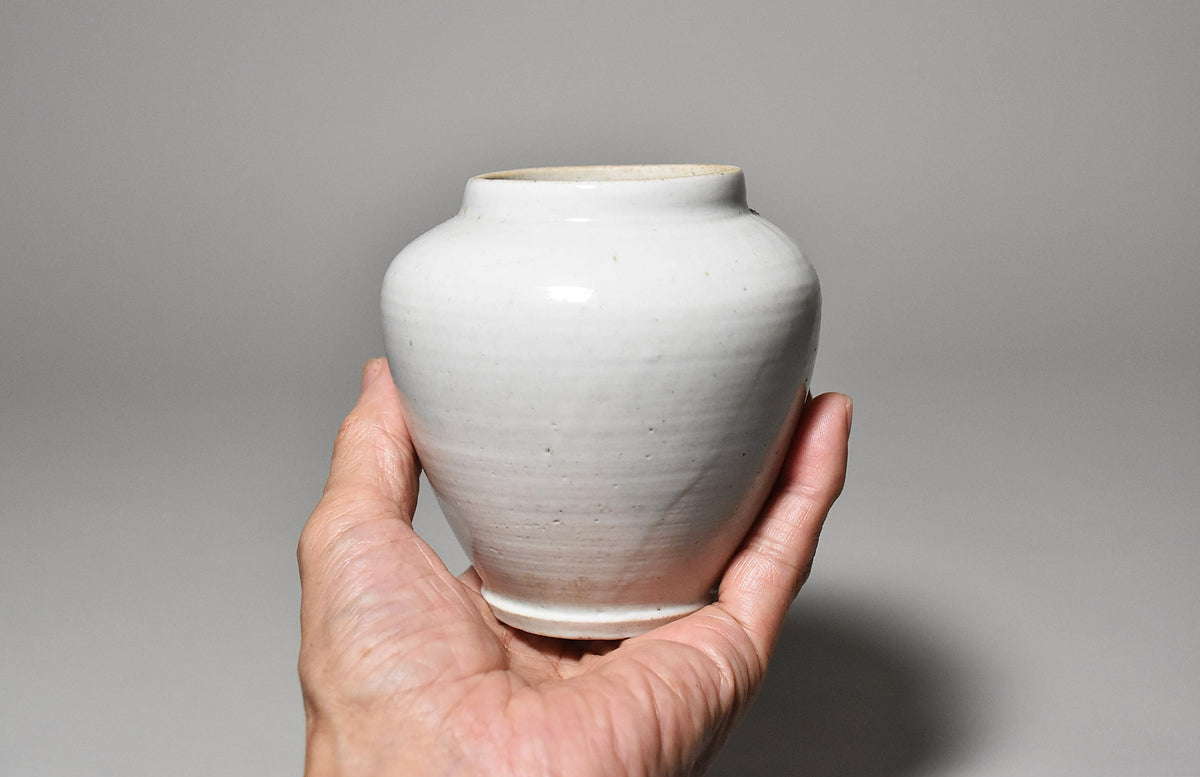 古伊万里白磁小壺（江戸時代）