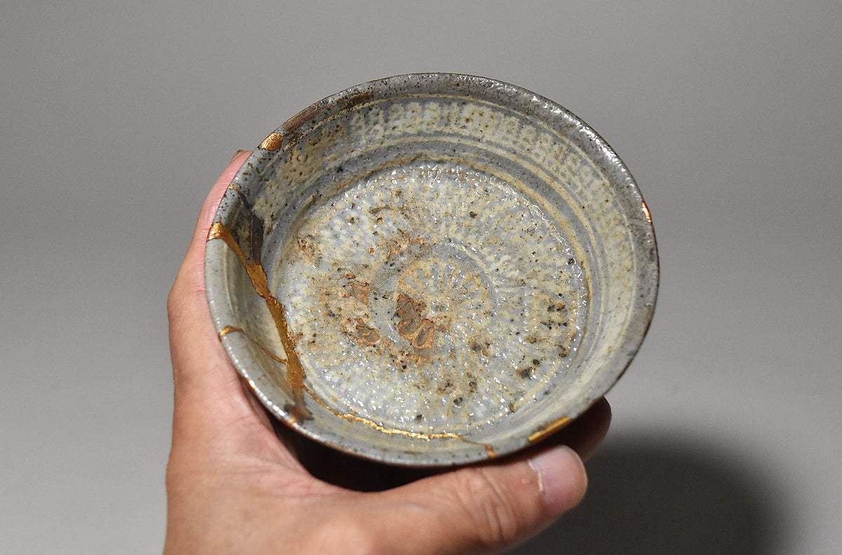 李朝三島手平盃（李朝時代）