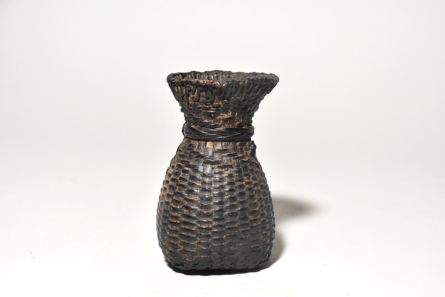 小篭掛花入（江戸時代）