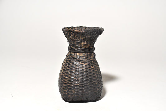 小篭掛花入（江戸時代）