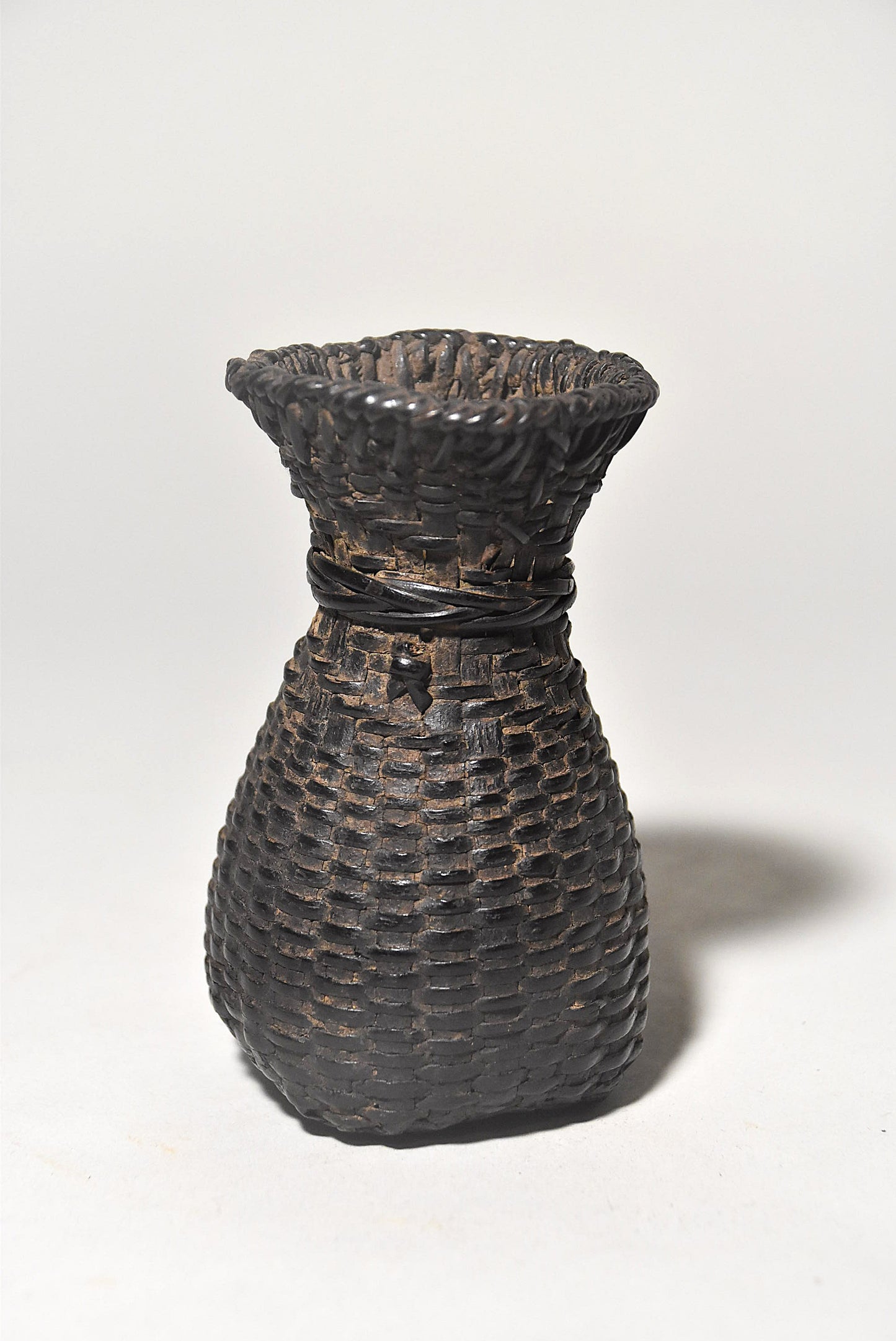 小篭掛花入（江戸時代）