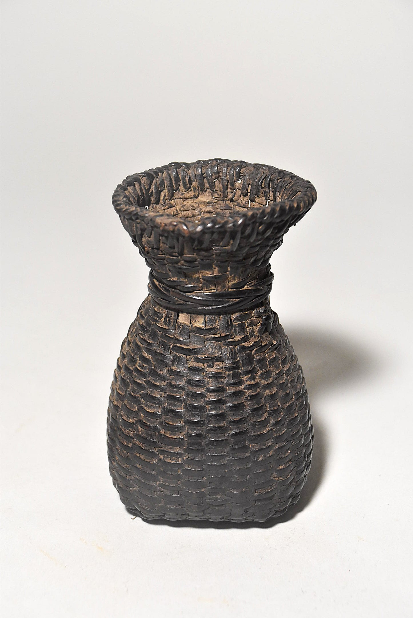 小篭掛花入（江戸時代）