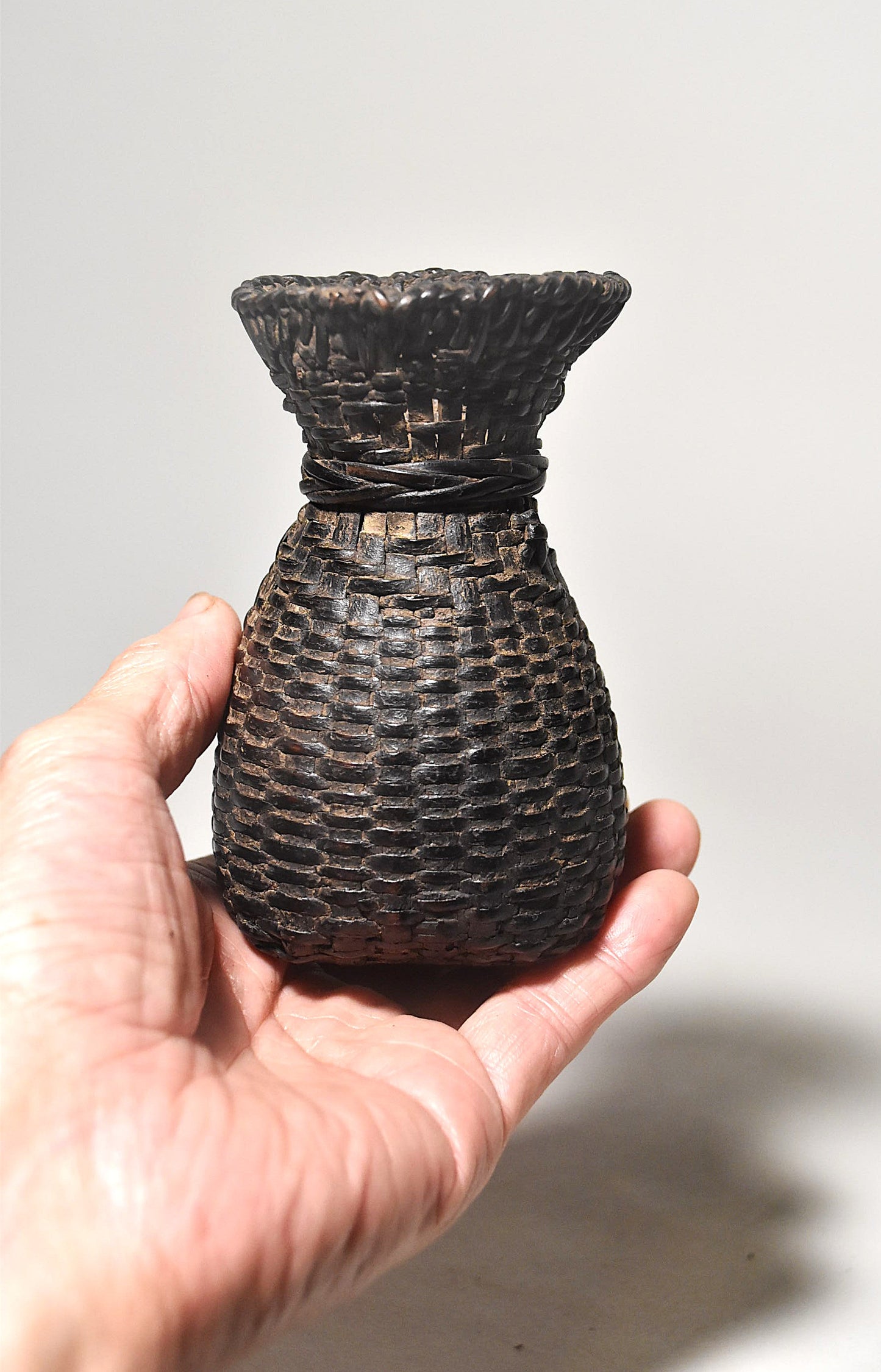 小篭掛花入（江戸時代）