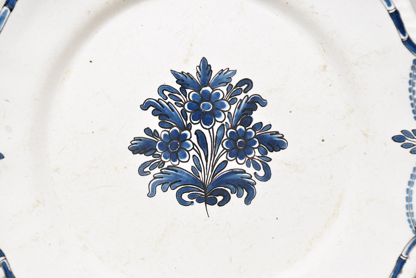 欧州軟陶花文大皿その１（１８世紀）