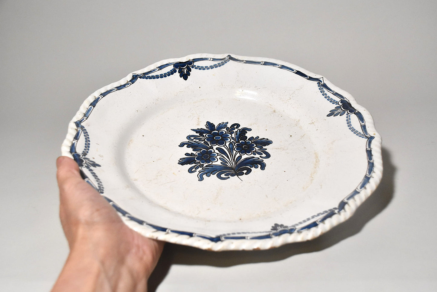 欧州軟陶花文大皿その１（１８世紀）