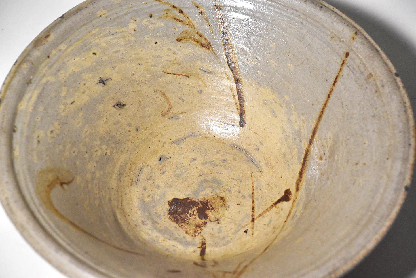 美濃笠原鉄絵草文鉢（江戸時代）