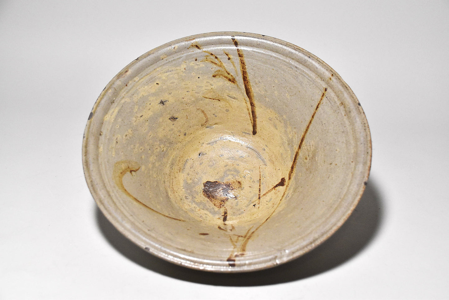 美濃笠原鉄絵草文鉢（江戸時代）