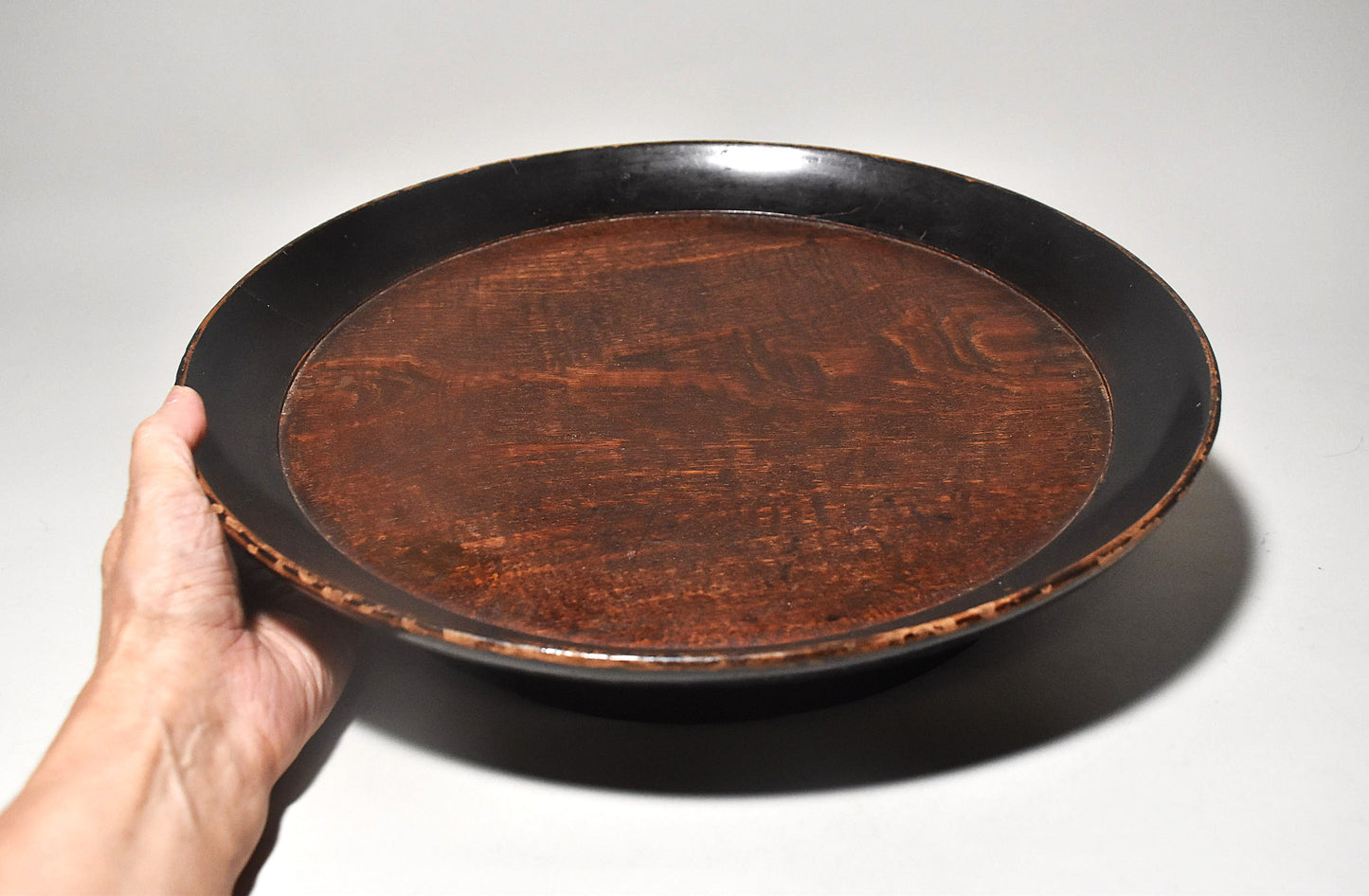縁黒漆台盆（江戸時代）