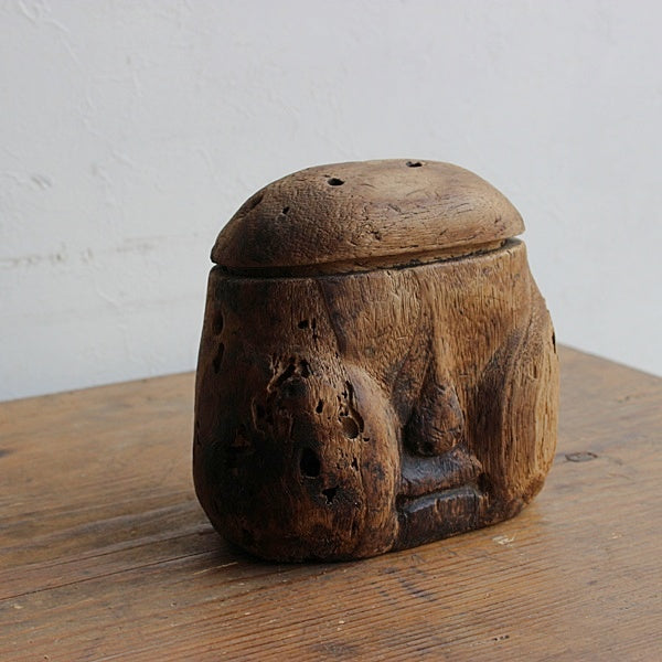 木彫人面印籠