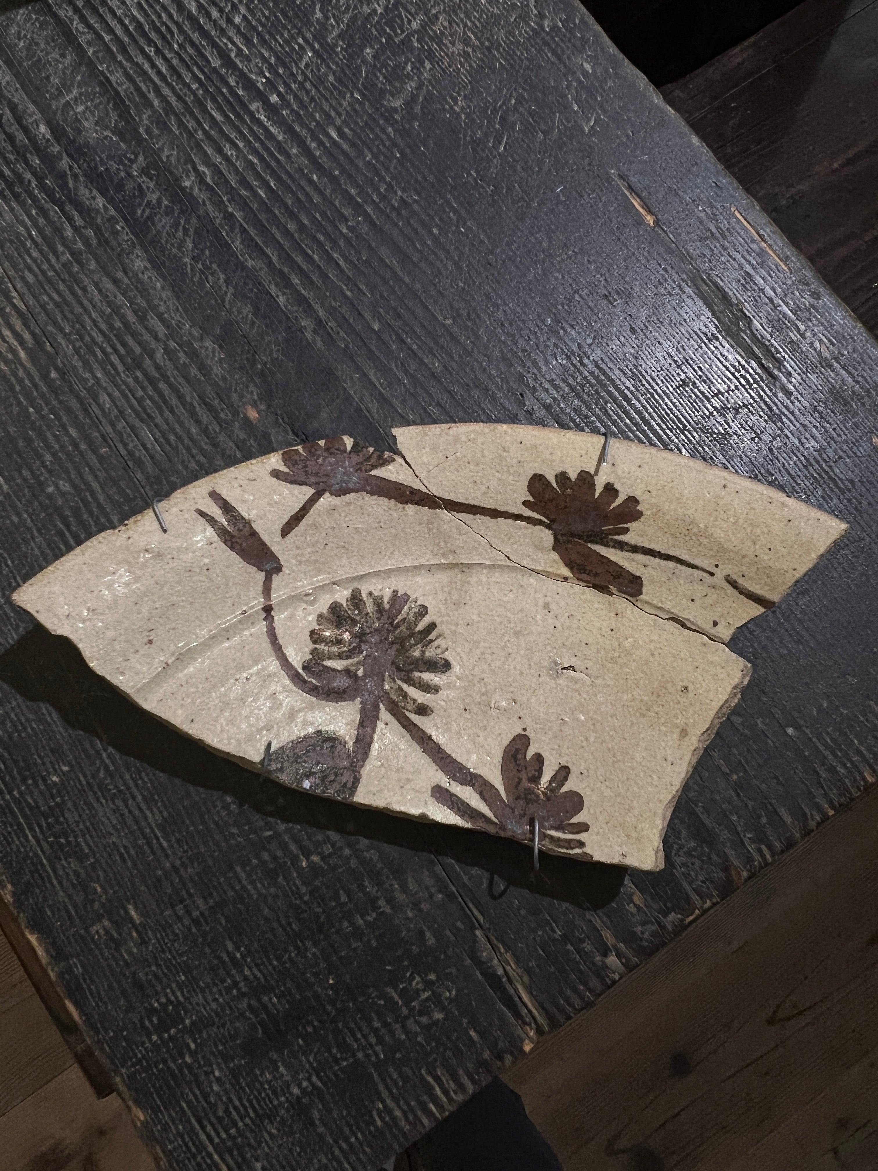 壁に掛ける古陶(その1:絵唐津大皿残欠) – 青花の会｜seikashop