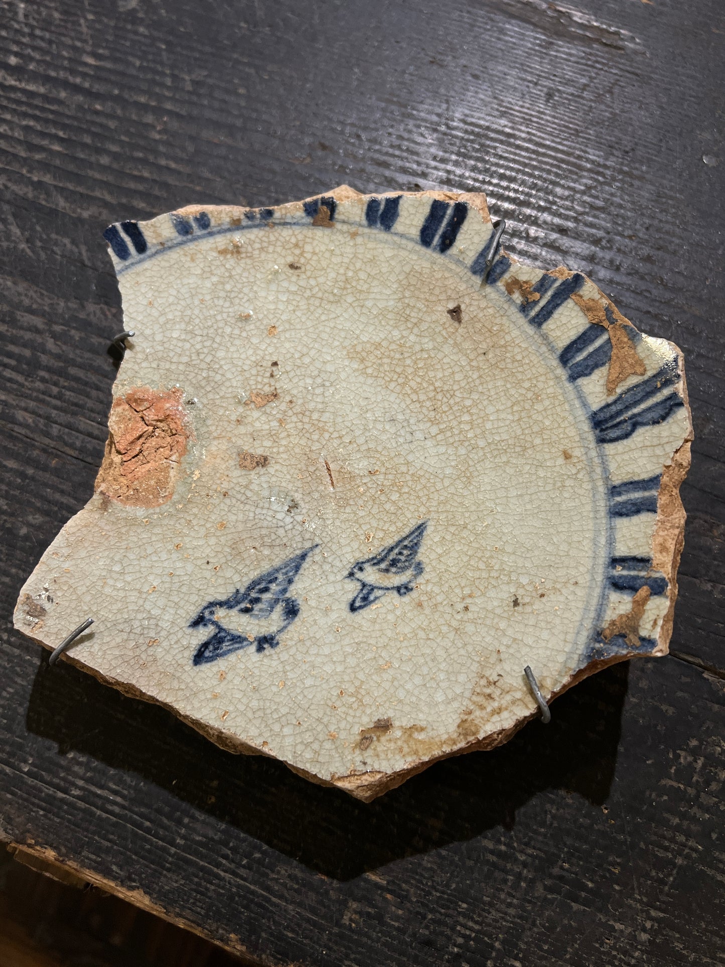 壁に掛ける古陶(その3:初期伊万里皿残欠)