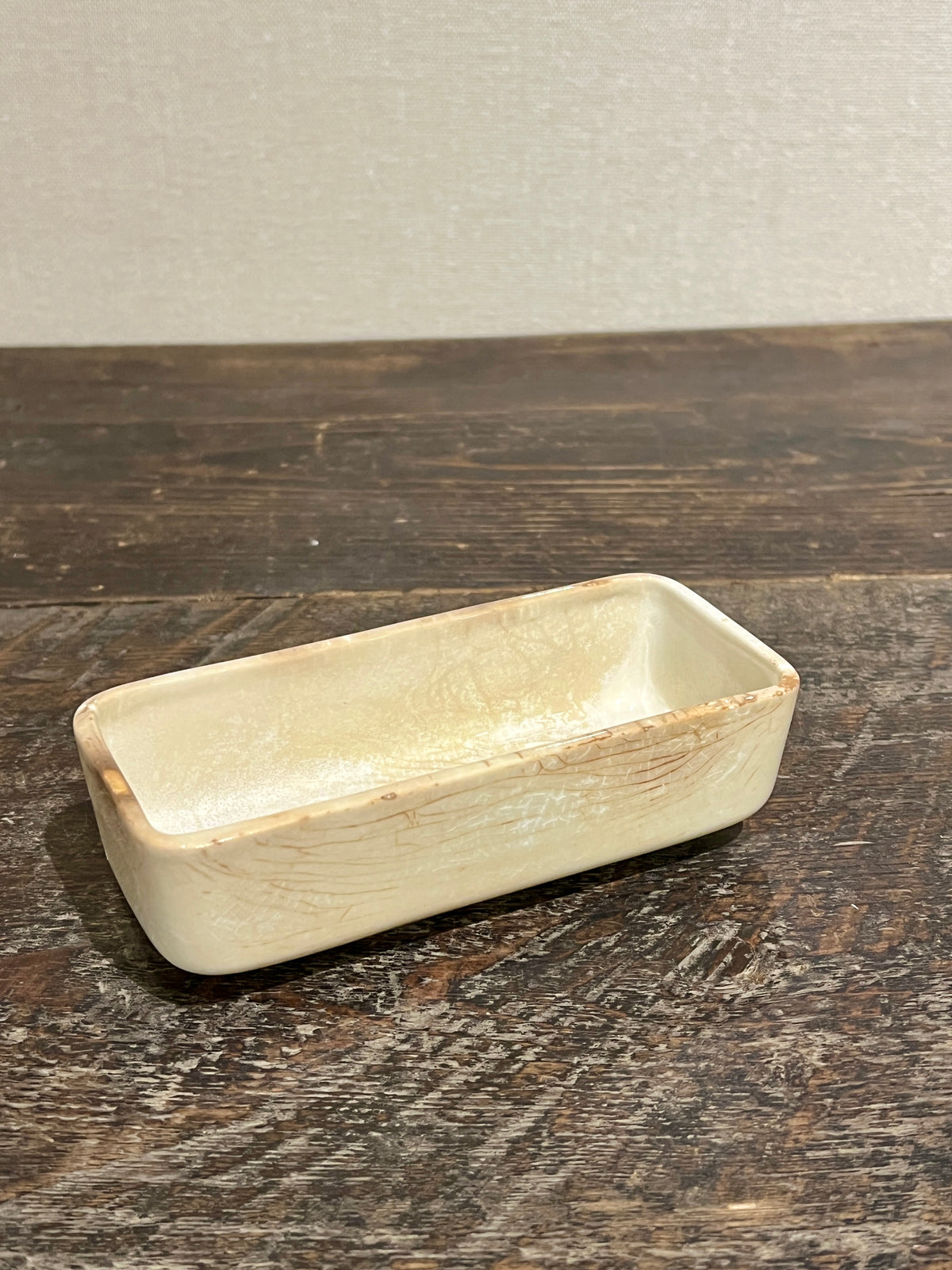 柔らかな白磁(その3：日本白磁丸底容器)