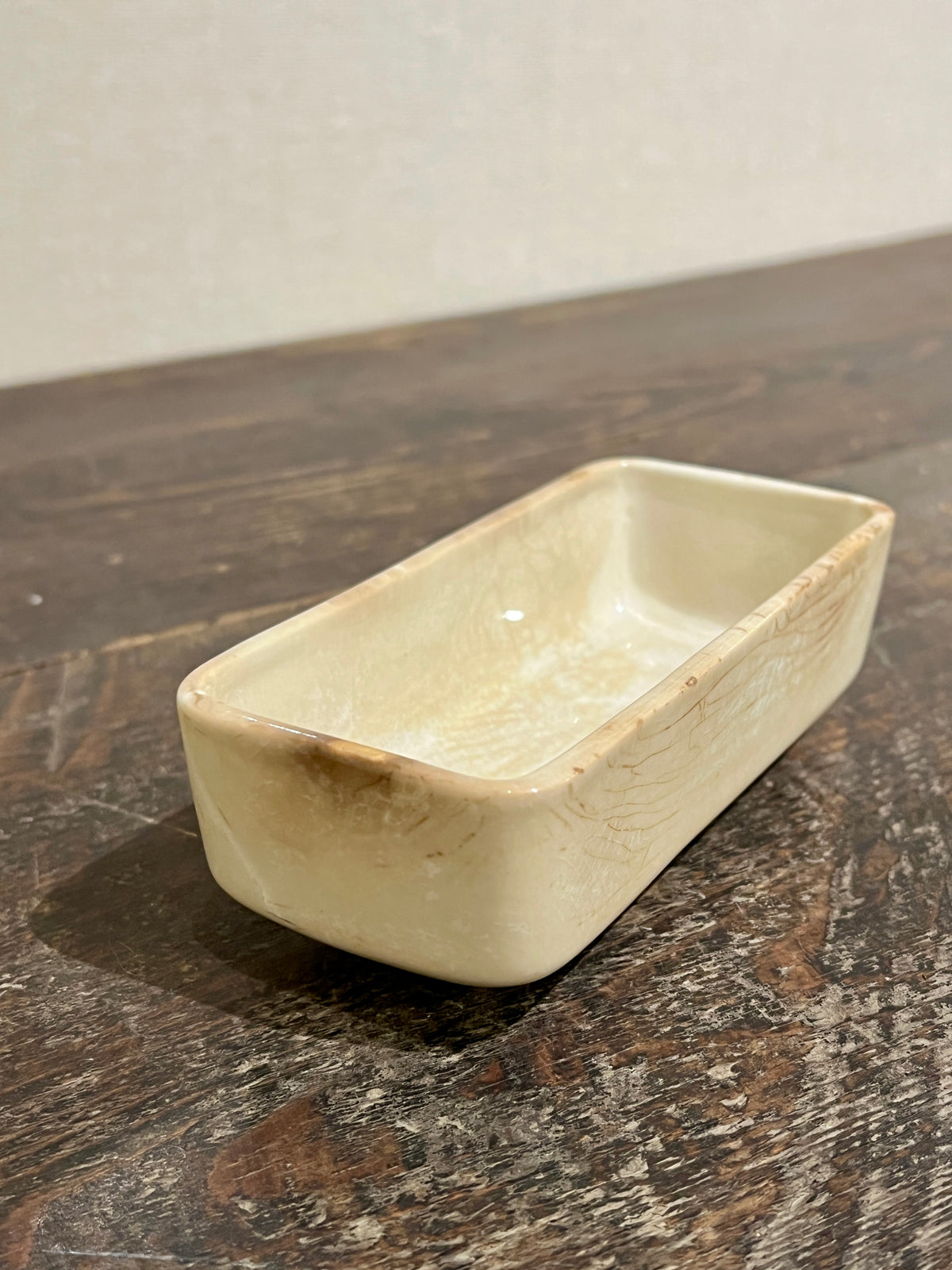 柔らかな白磁(その3：日本白磁丸底容器)