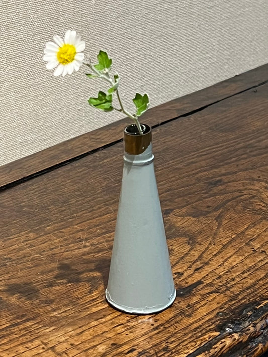 スピンオフ花器展(その2：鉄製円錐)