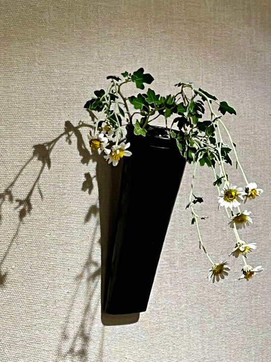 スピンオフ花器展(その1：銅製楔形)