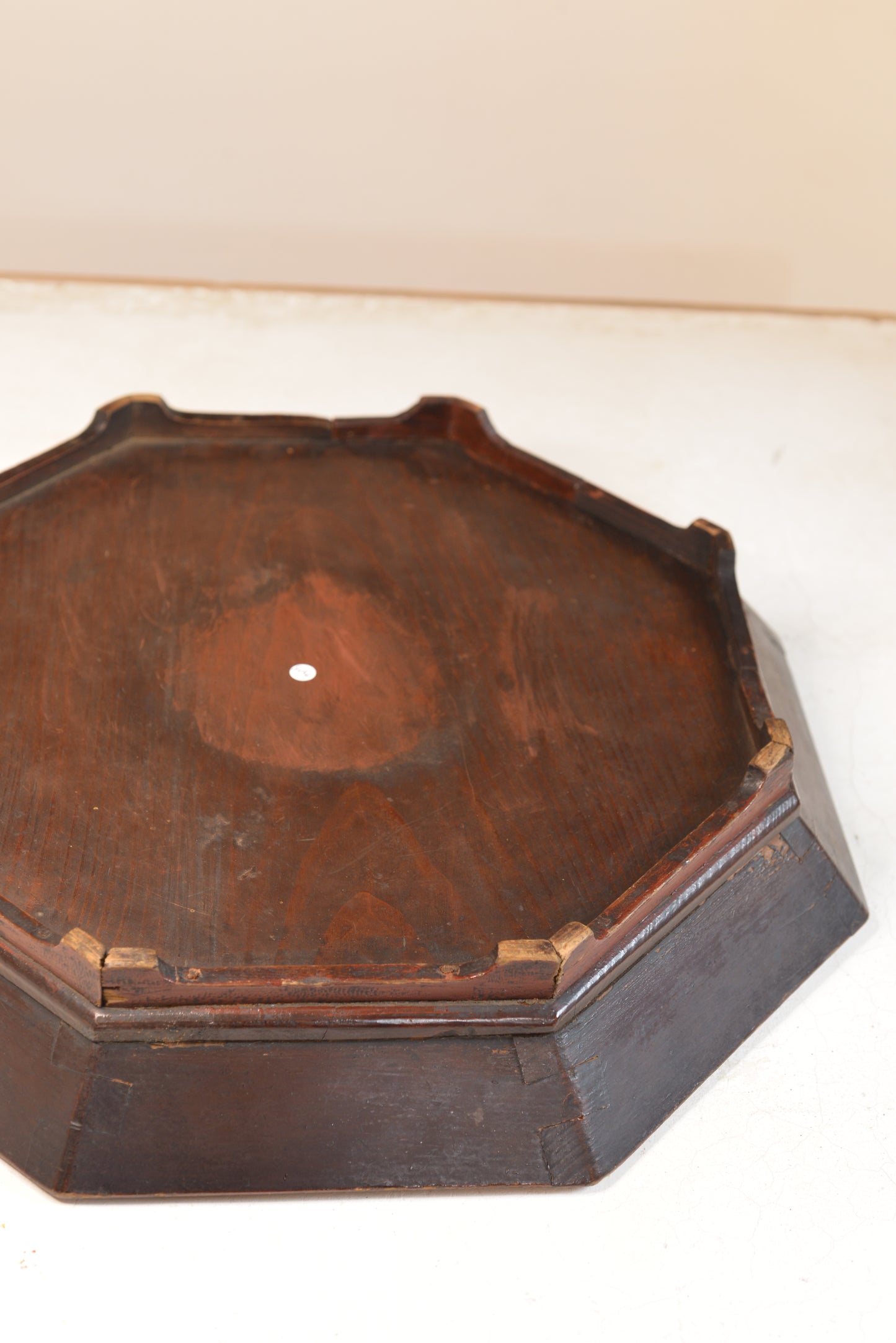 No.8056 李朝 朱漆八角盆 朝鮮王朝時代（19世紀）