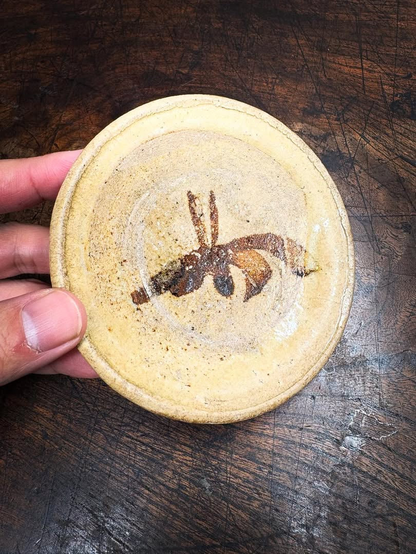 志野織部小皿②　白洲正子所載同手