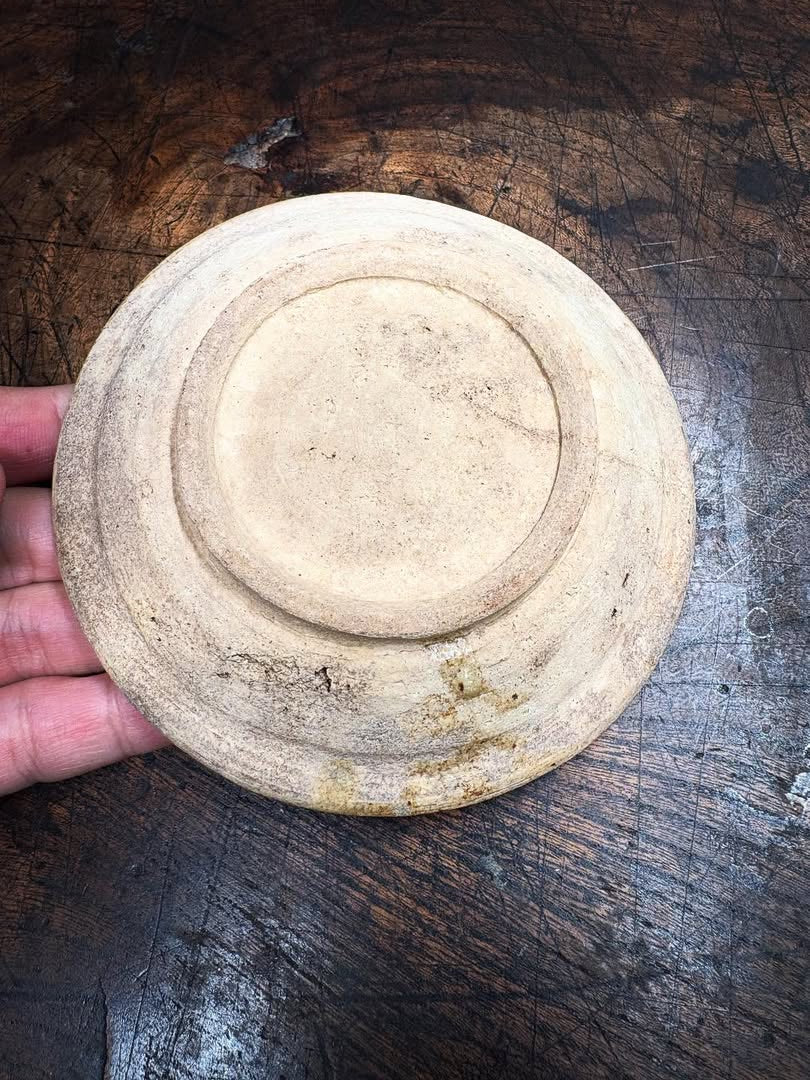 志野織部小皿②　白洲正子所載同手